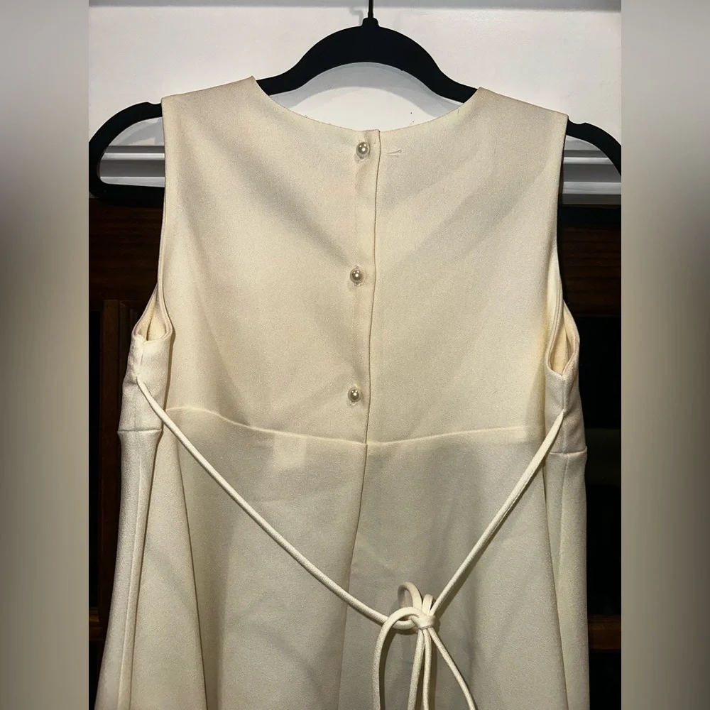 EUC‎ Girls Size 18 Elegant Cream Sleeveless MIDI Dress with Bow Accents